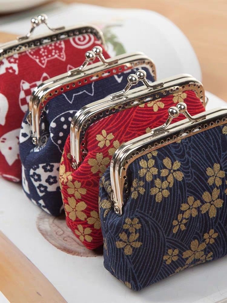Learn to Sew a Small Lined Zipper Pouch - Hooked on Sewing