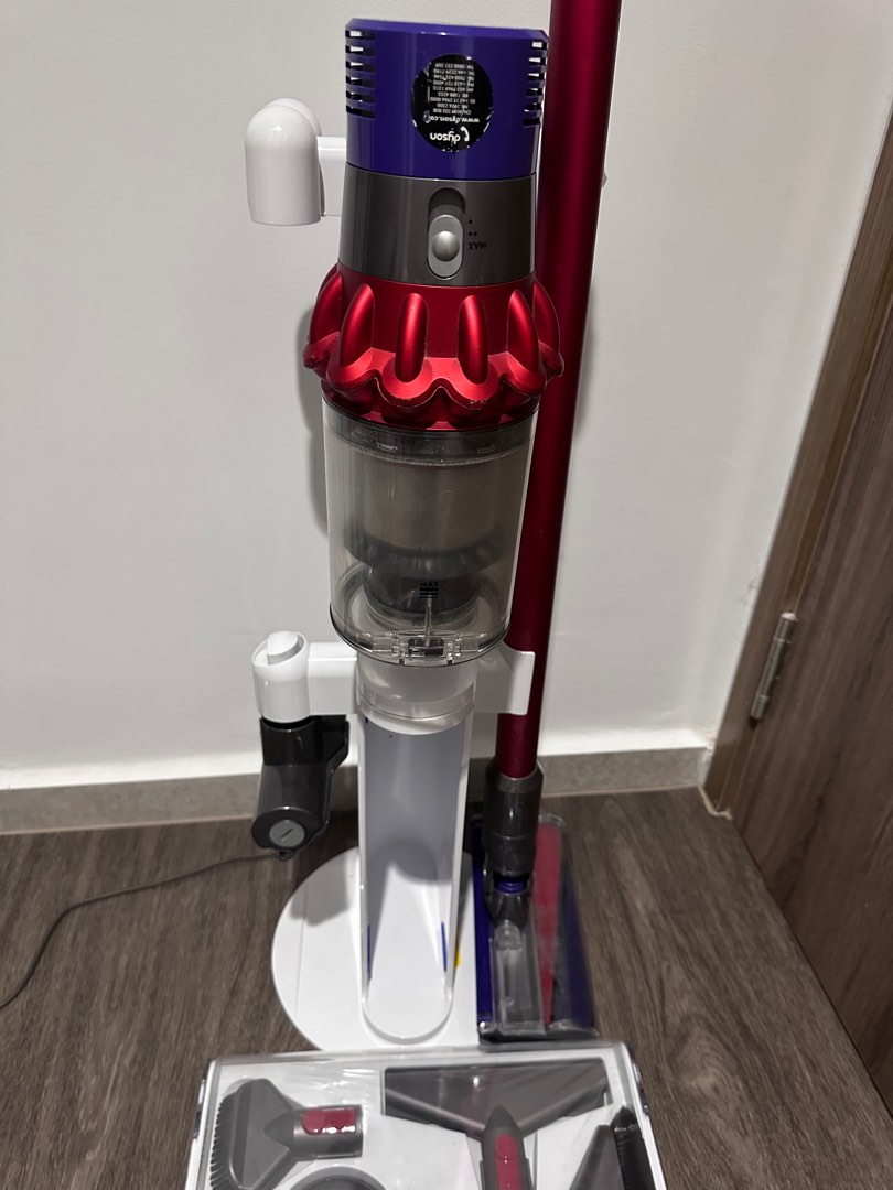 Dyson v10 with dock station, TV & Home Appliances, Vacuum Cleaner