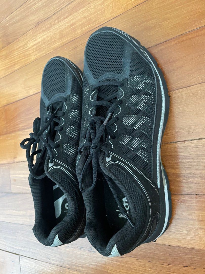 Full day walking shoes