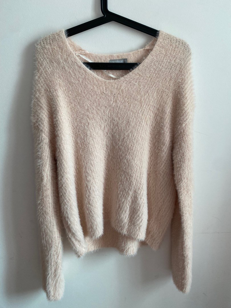 Furry pink knitted sweater Women s Fashion Tops Longsleeves on