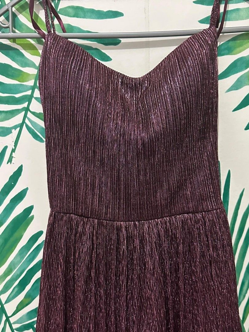GLITTERY COCKTAIL DRESS (Category: Dresses) located in Makati City. Submitted by junaree (Listing ID 1240589287, Image 3). Description: Used once for a party! Bought this dress at a boutique for 4000php. Could fit S - M padded and backless RFS: decluttering.