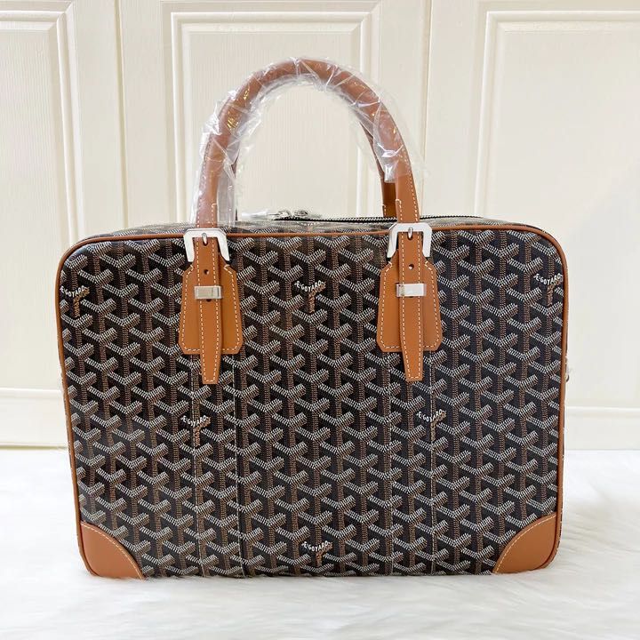 Goyard Artois MM BN Green, Luxury, Bags & Wallets on Carousell