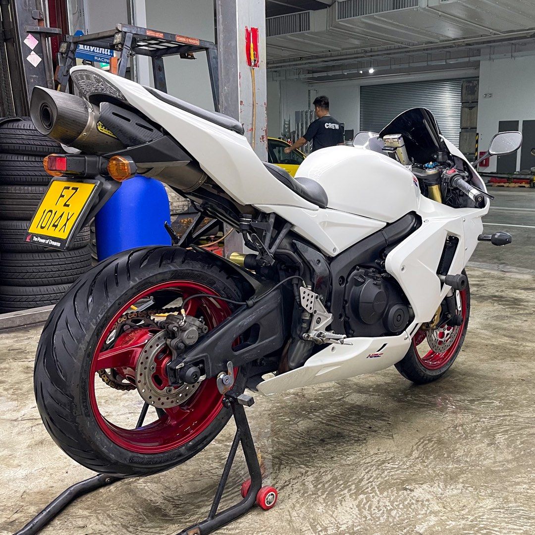 Honda CBR600RR (2025 Feb COE) with Arrow Exhaust! [Low mileage