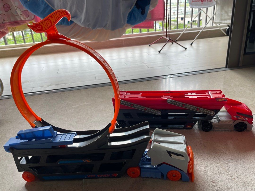 Hot wheels stunt and go shop truck
