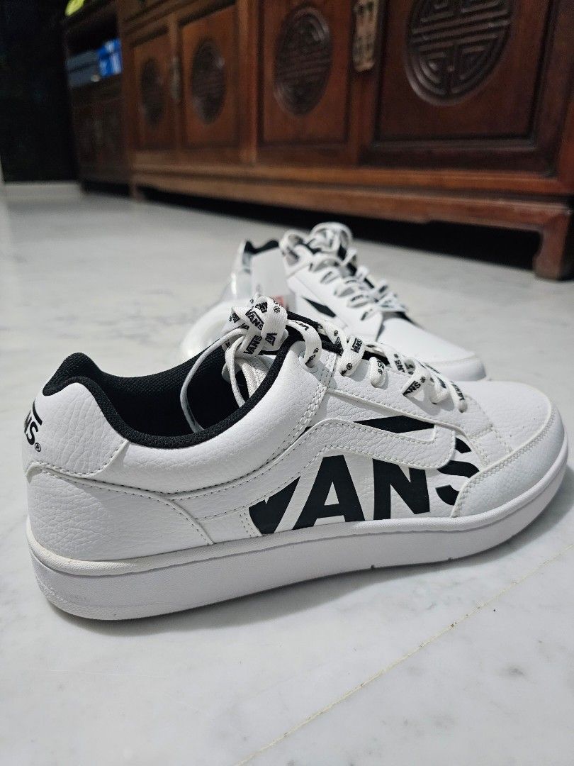 New vans logo hot sale