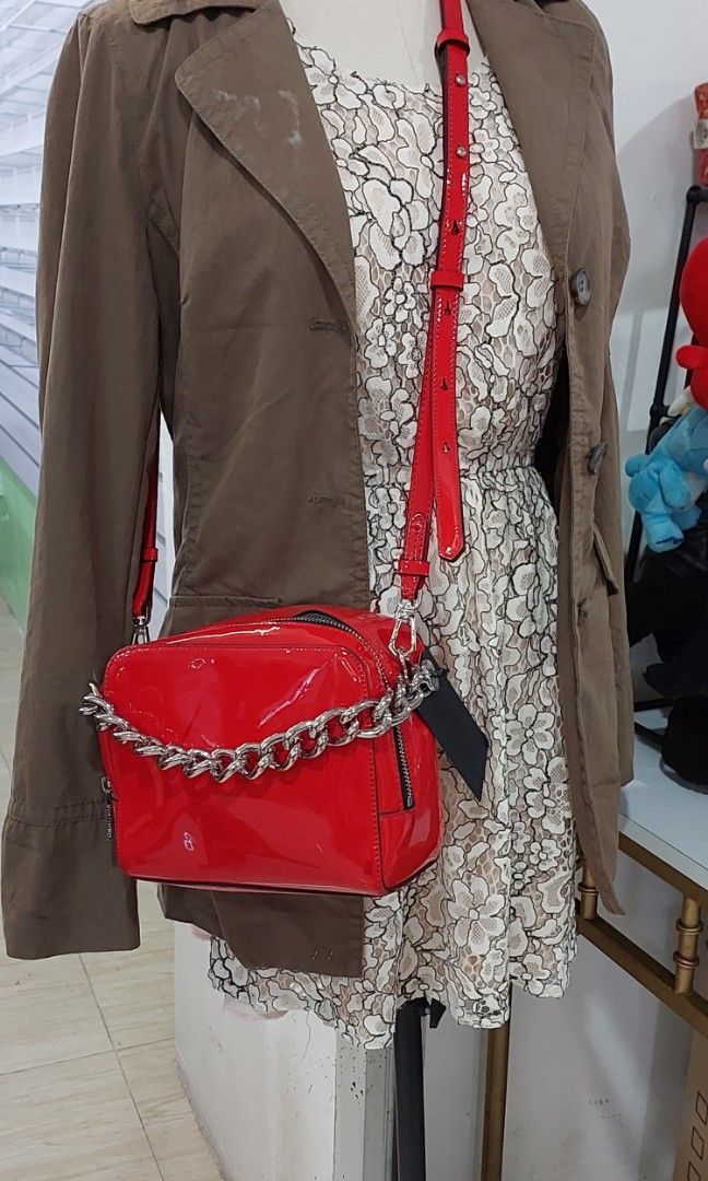 Kendall and best sale kylie sling bags