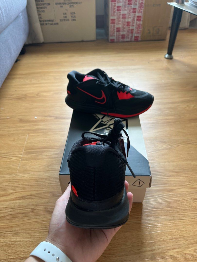 Kyrie low on best sale feet