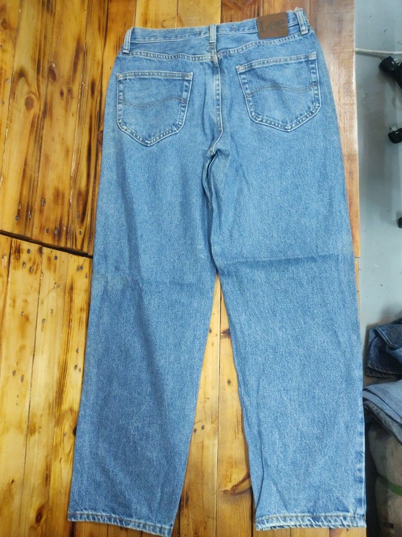 Lee jeans relaxed fit size 31, Men's Fashion, Bottoms, Jeans on Carousell