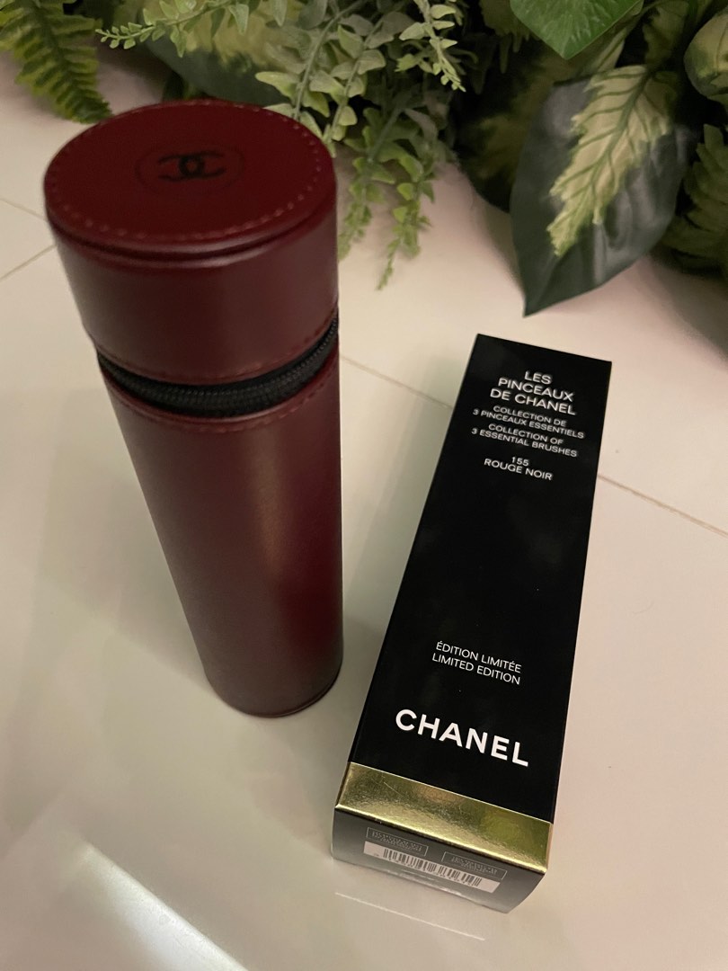 Les Pinceaux de Chanel collection of 3 essential brushes in Rouge Noir  leather case, Beauty & Personal Care, Face, Makeup on Carousell