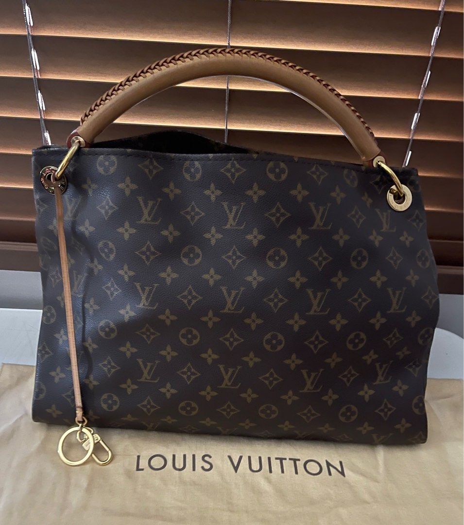 LOUIS VUITTON ARTSY MM (Category: Luxury Bags & Wallets) located in Quezon City. Submitted by desireeuy (Listing ID 1240497643, Image 1). Description: LOUIS VUITTON ARTSY MM Guaranteed authentic. Bought from Paris. Used but in good condition. Used once only. Comes with Dustbag and paper bag. Product details: 41 x 32 x 22 cm (Length x height x width ) Monogram coated canvas Natural cowhide leather trim Microfiber lining Gold-color hardware Large i