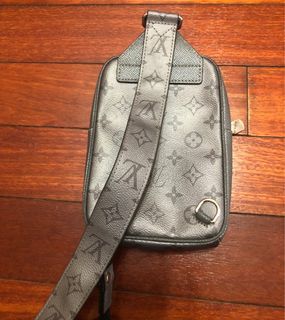 Louis Vuitton cross over bag