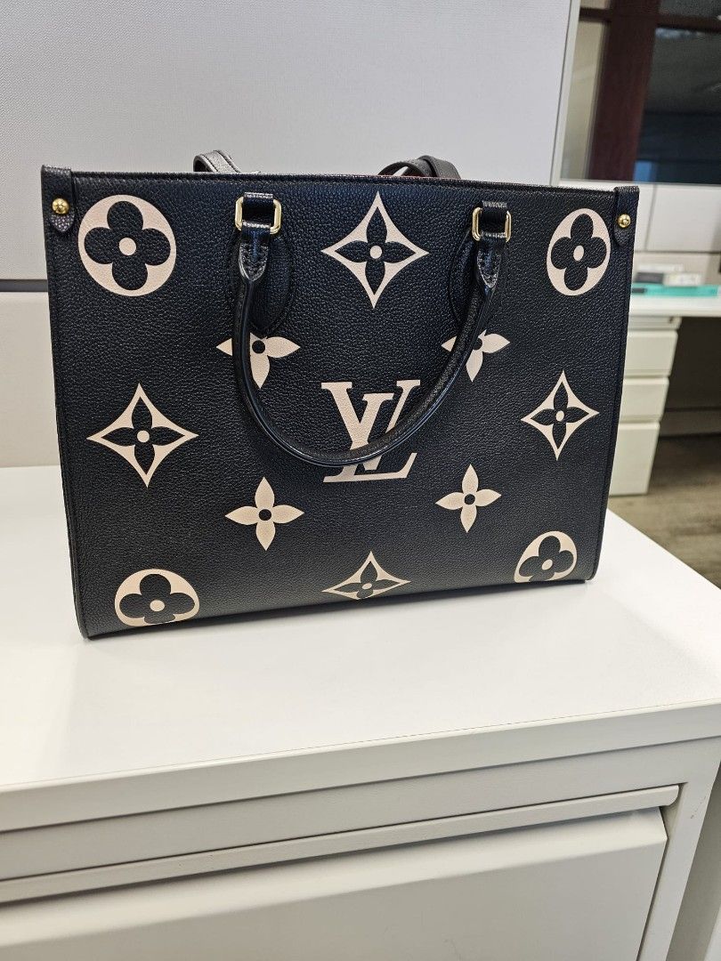 Louis Vuitton On the Go GM Khaki green/ white 2019 released, Luxury, Bags &  Wallets on Carousell