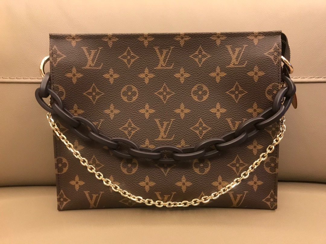 LOUIS VUITTON TOILETRY POUCH 26 – Caroline's Fashion Luxuries