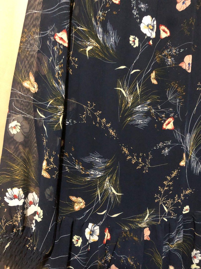 Medi Dress (Category: Dresses) located in Iloilo. Submitted by krissy10 (Listing ID 1240522326, Image 3). Description: 🎀Please read before buying 🎀 🎈Brand/Size: Medium 34-36” 💟PRELOVED Dress in good condition. bought here in Carousell. Pls manage your expectations. May show signs of usage. ❣️No return/refund 💖Color may vary due to lighting 🛍️RFS: Decluterring 💛No issue 💌Pls contact seller for faster transaction. P200 + sf 💸Mop: Gcash 💝N