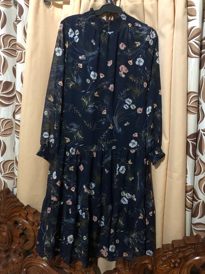 Medi Dress (Category: Dresses) located in Iloilo. Submitted by krissy10 (Listing ID 1240522326, Image 1). Description: 🎀Please read before buying 🎀 🎈Brand/Size: Medium 34-36” 💟PRELOVED Dress in good condition. bought here in Carousell. Pls manage your expectations. May show signs of usage. ❣️No return/refund 💖Color may vary due to lighting 🛍️RFS: Decluterring 💛No issue 💌Pls contact seller for faster transaction. P200 + sf 💸Mop: Gcash 💝N