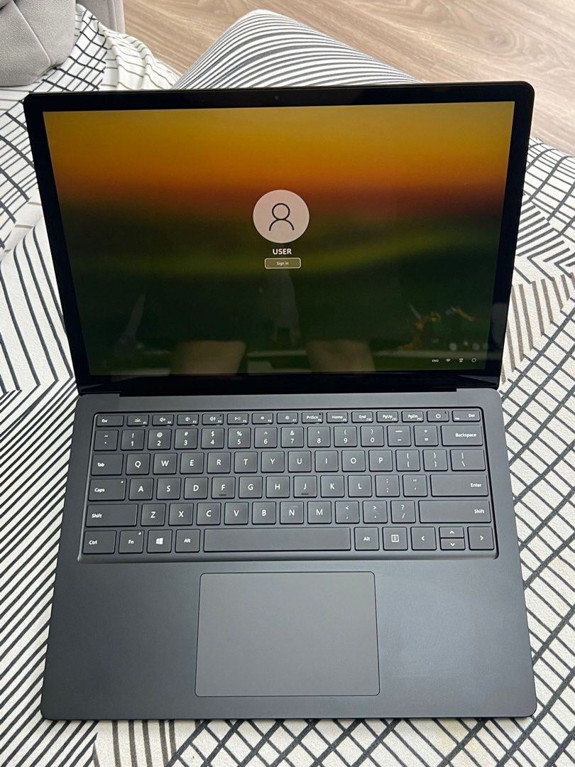 Surface Laptop 4 i5/8GB/256GB office2021（REVIEW: Surface Laptop 2 