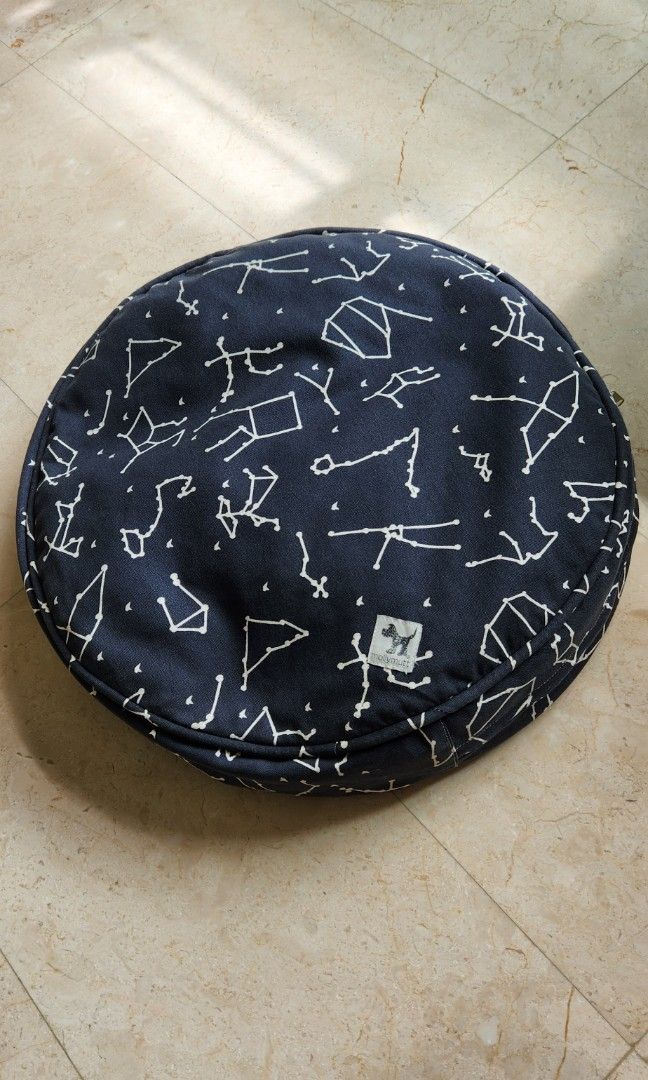 Molly Mutt Dog Bed Cover - I Don't Like Mondays Print - 27x36x5 Inch - 100% Cotton, Washable & Sustainable