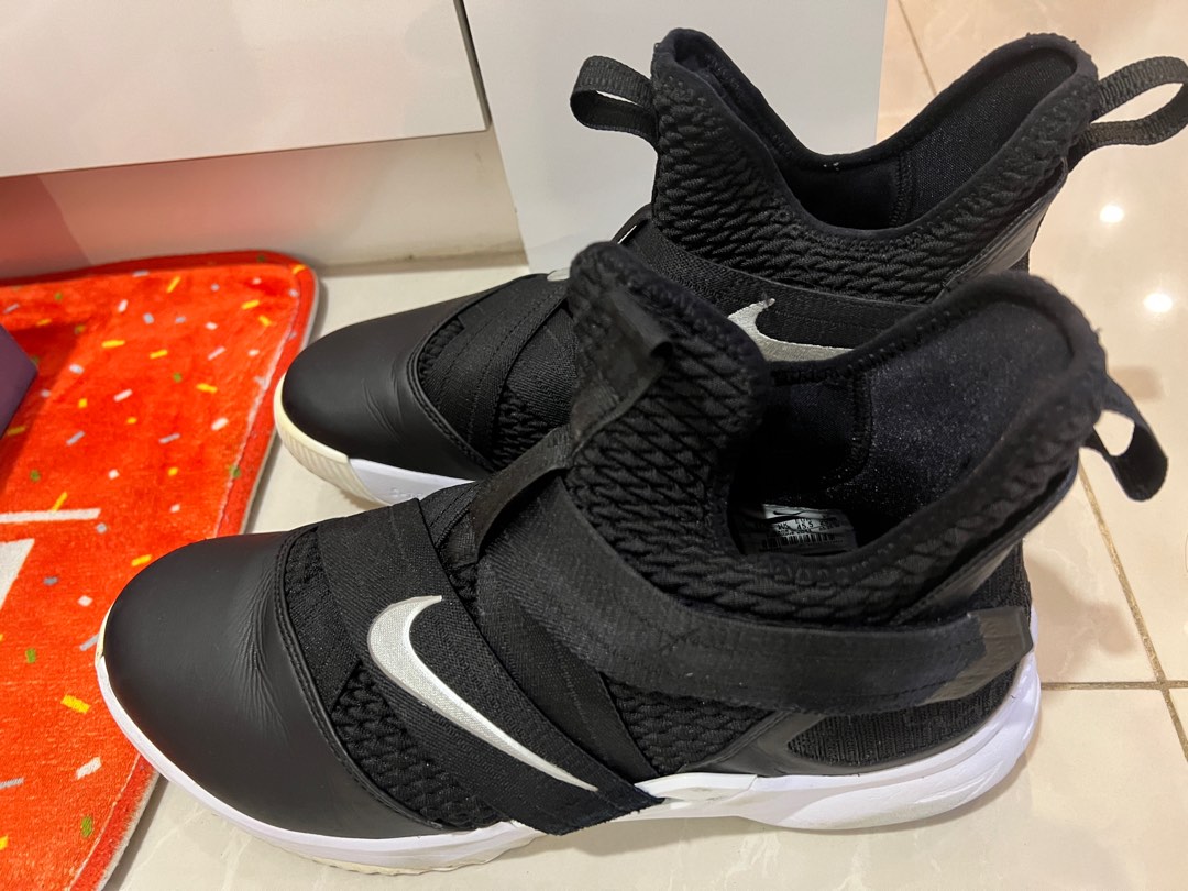 nike basketball shoes near me