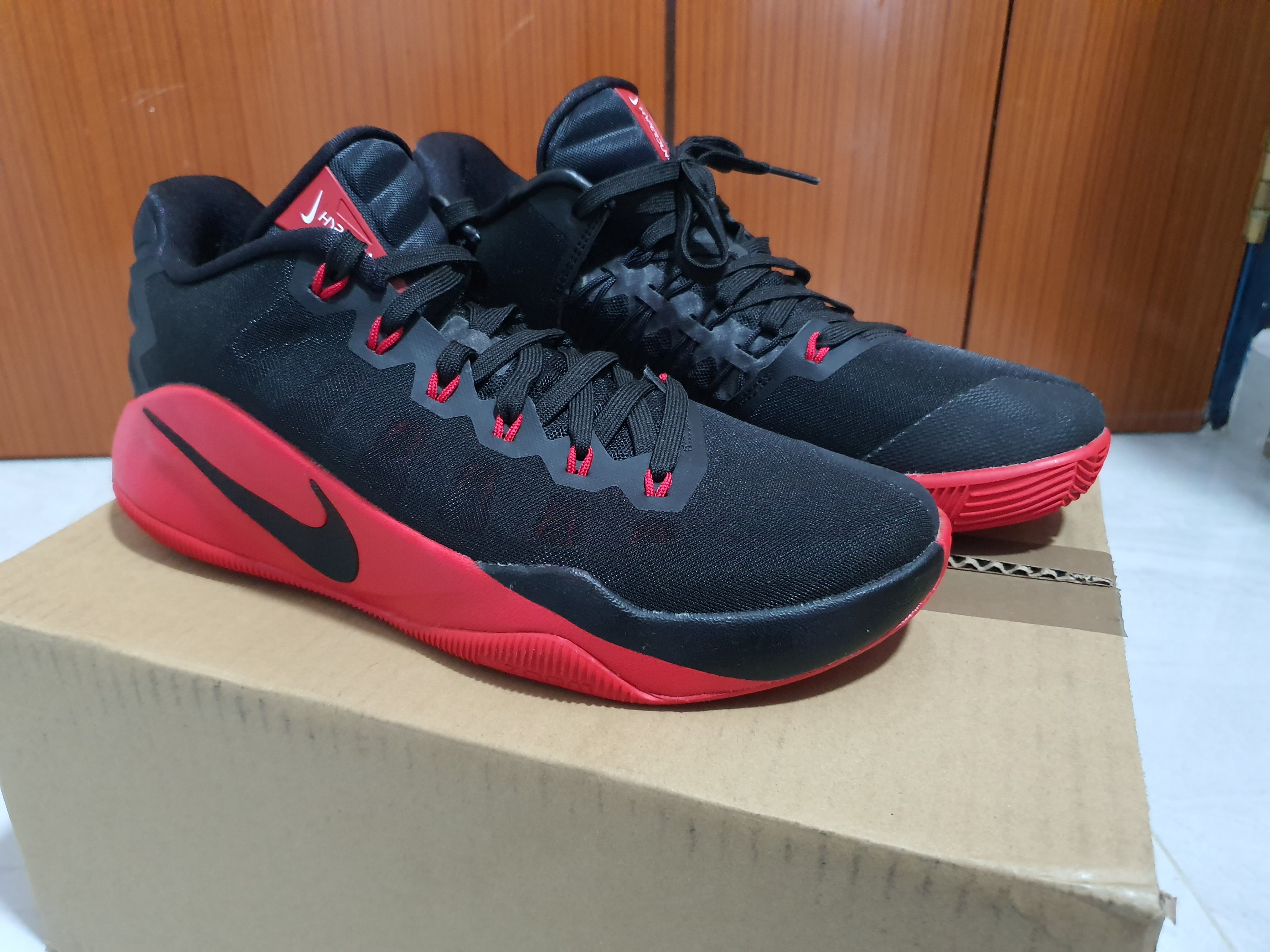 NIKE HYPERDUNK 2016 LOW EP BLACK RED Brand NEW
