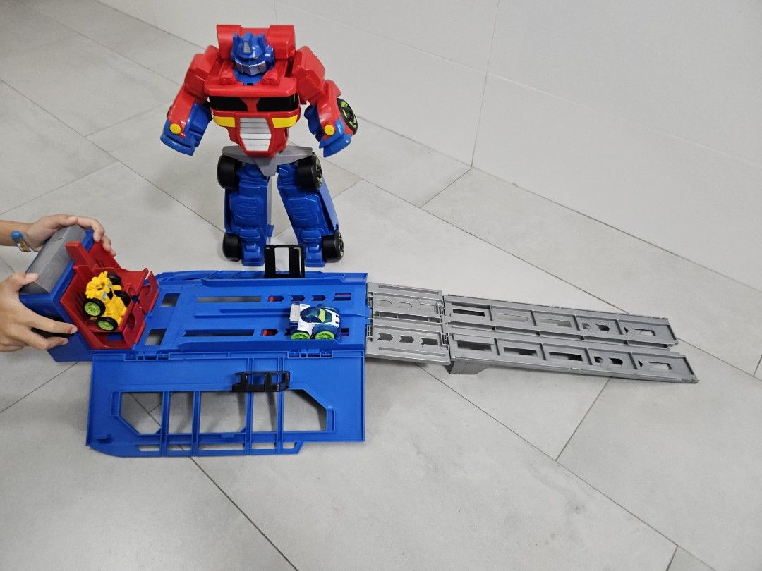 Playskool heroes transformers rbt optimus shop prime race track trailer playset
