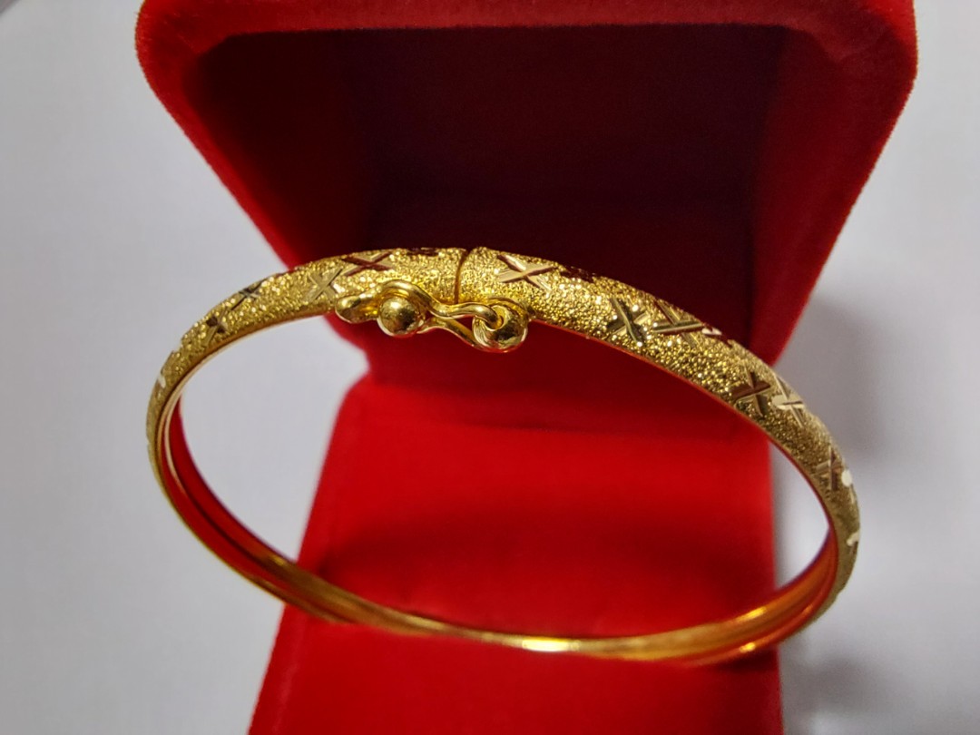 Poh Heng 寶兴 916 gold Vintage xXx Bangle 10.22gm 5.4cm, Women's Fashion,  Jewelry & Organisers, Bracelets on Carousell