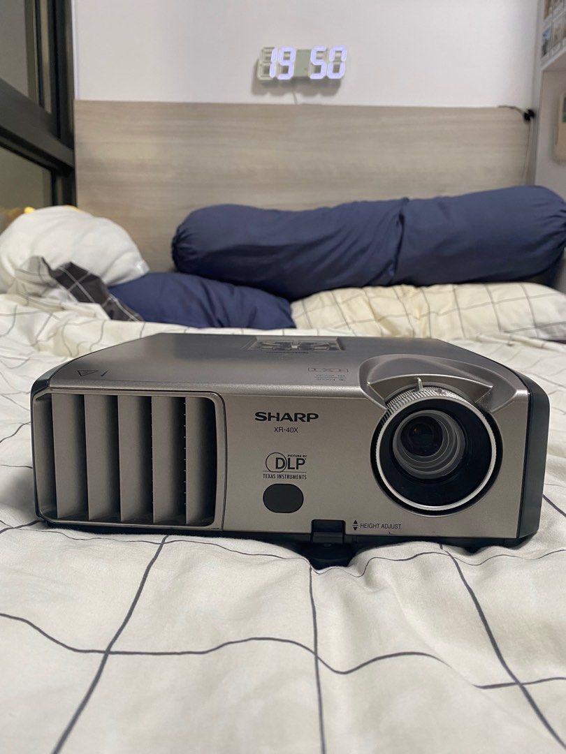 Sharp XR-40X Projector, TV & Home Appliances, TV & Entertainment ...