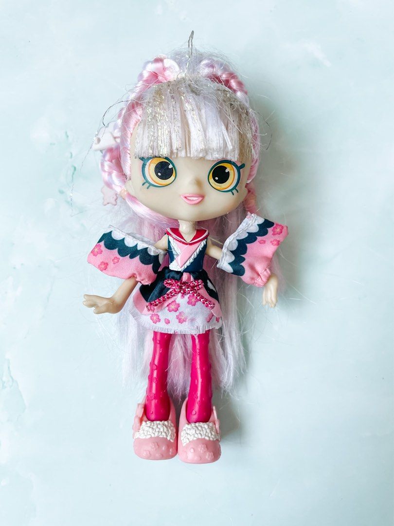 Sara sushi top doll