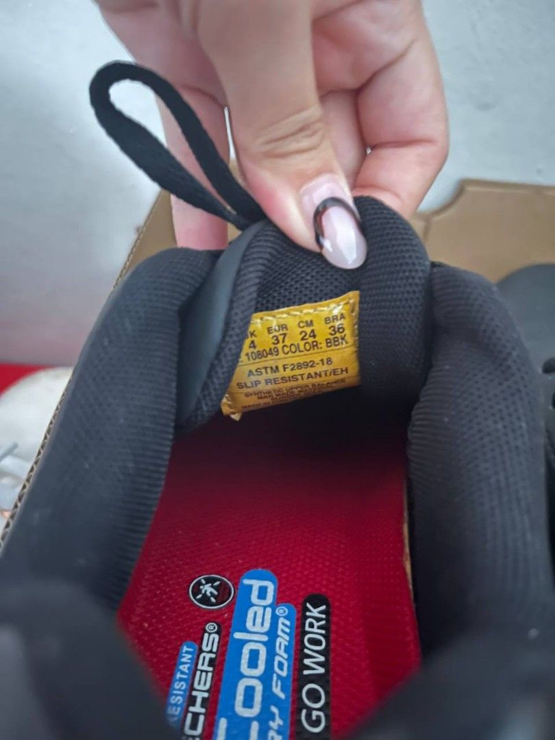 Max slip online resistant shoes