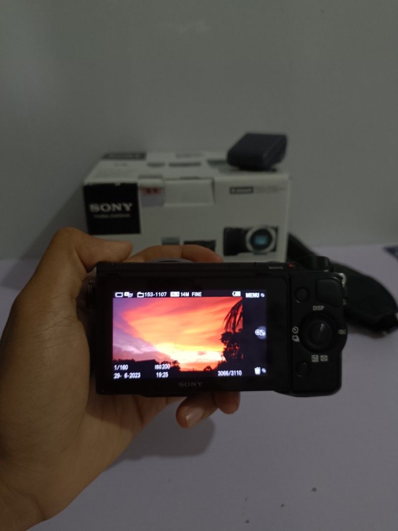Sony Nex 5R Mirrorless Camera APSC, Photography, Cameras on Carousell