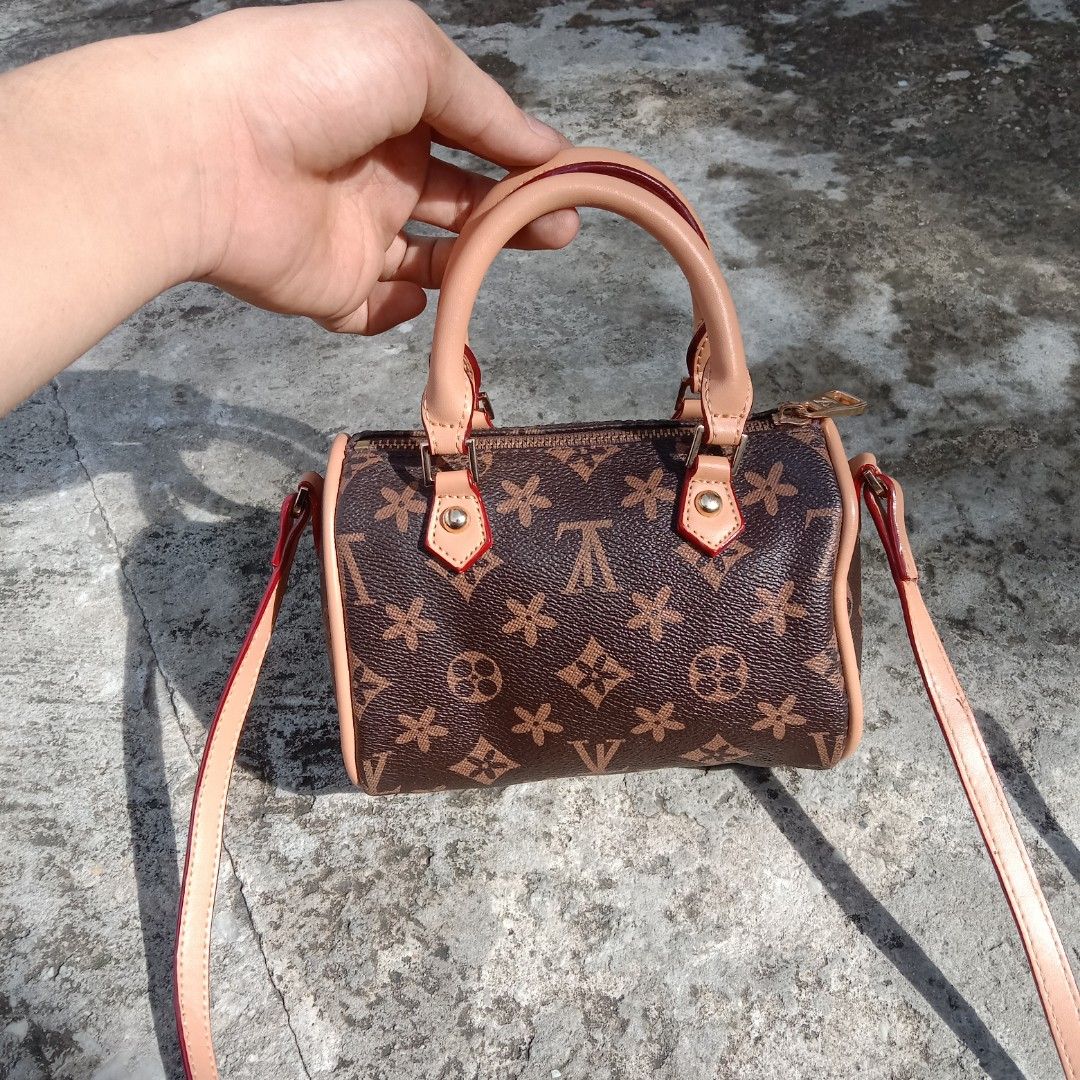 Tas LV selempang banyak ruang, Fesyen Wanita, Tas & Dompet di Carousell