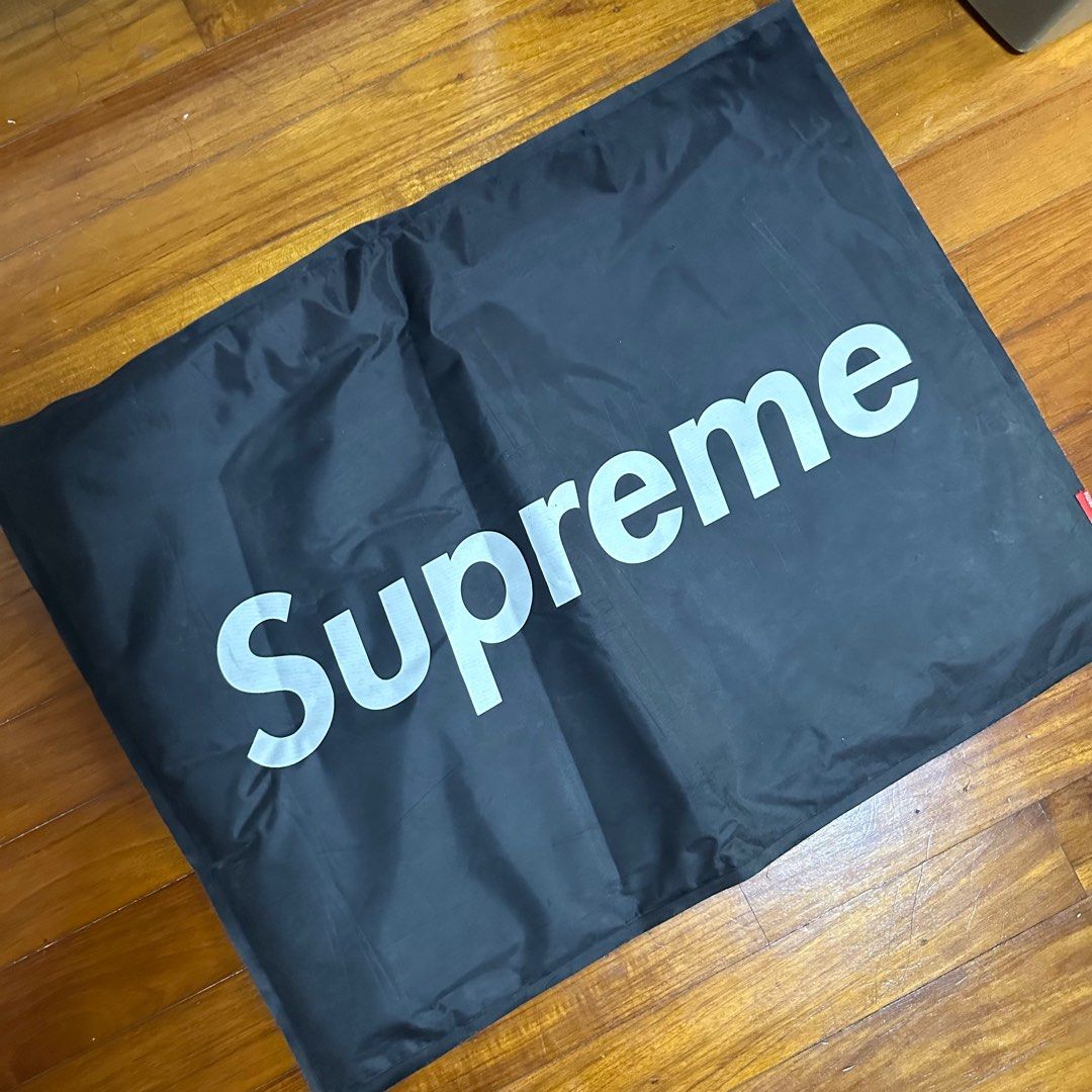Supreme dog accessories 2025