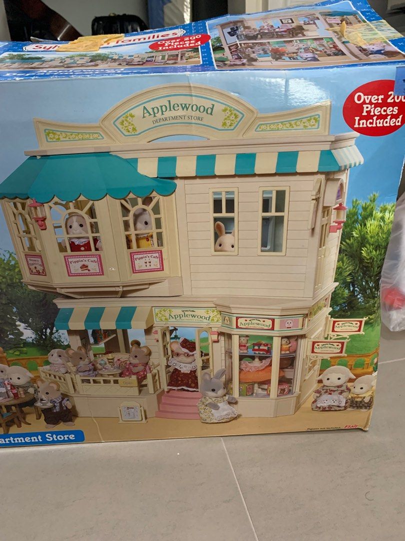 Sylvanian Families Applewood Department store and pippin S cafe