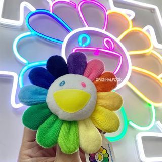 Takashi Murakami Rainbow Flower Keyring Keychain + 3 Flower Pin Bundle :  : Fashion