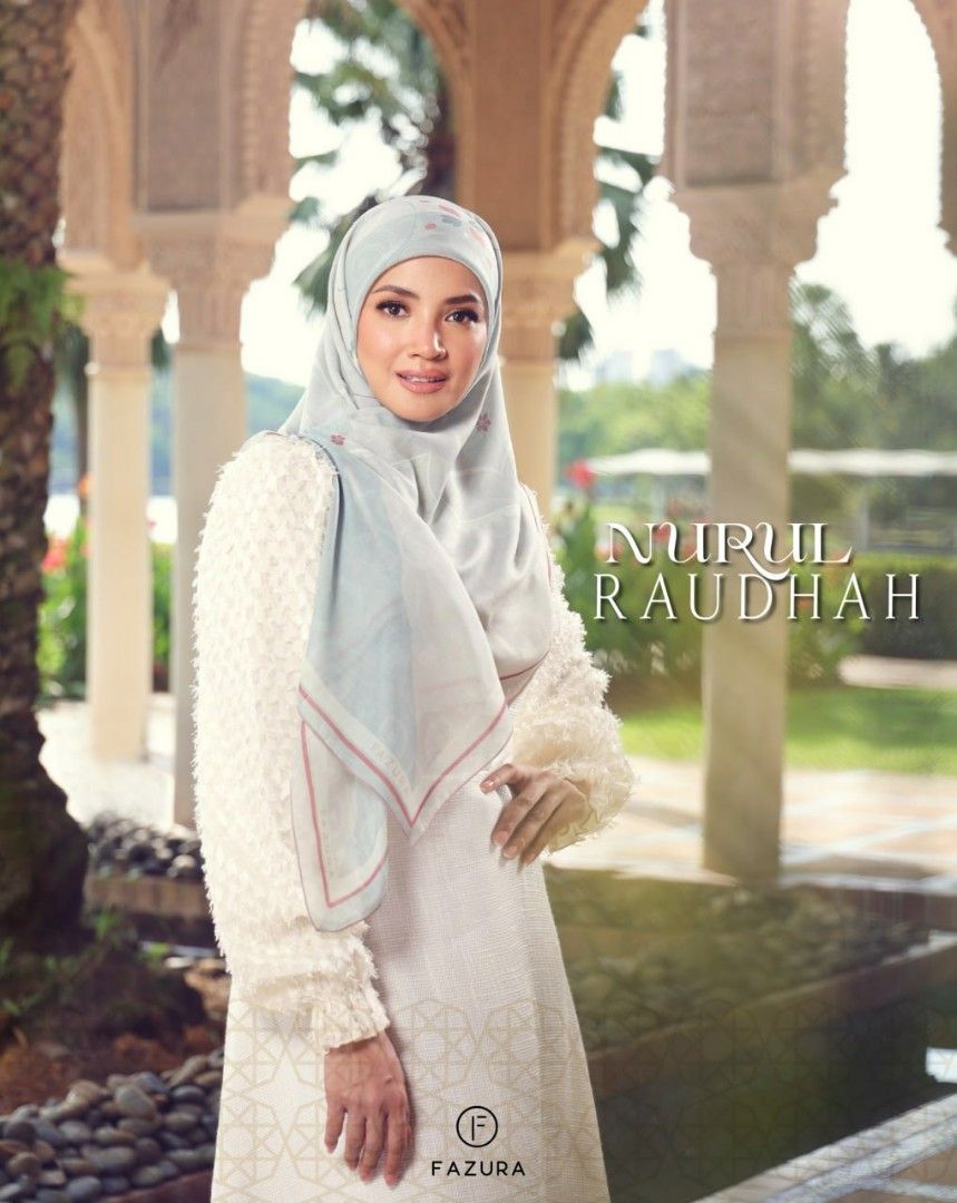 Fazura best sale bollywood dress