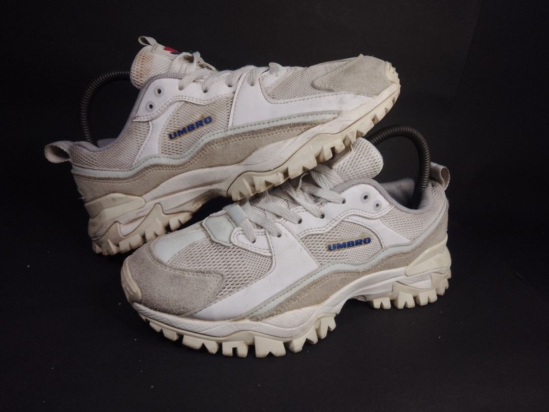 Umbro cheap bumpy white