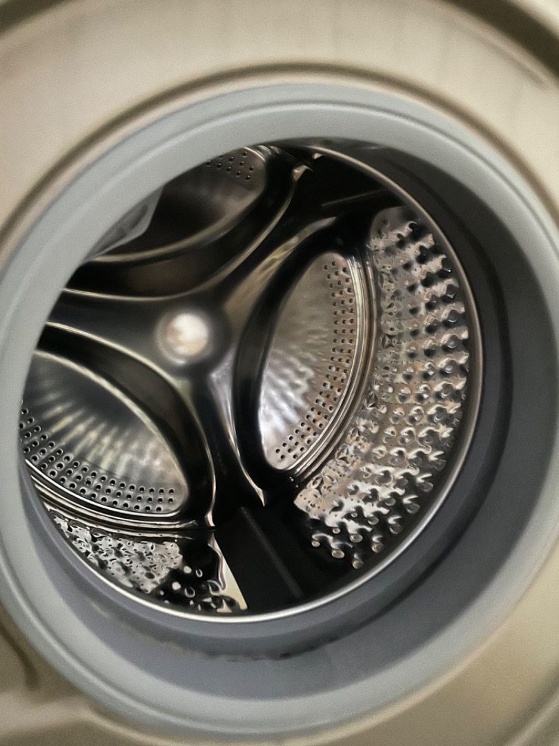 Whirlpool HeavyDuty Washing Machine & Dryer (Set), TV & Home