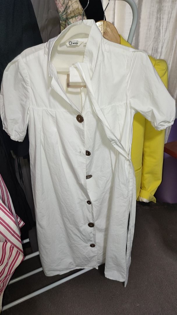 White Midi Dress (Category: Dresses) located in Quezon City. Submitted by kimpossibleme (Listing ID 1240482754, Image 1). Description: Midi dress. Thick and nice fabric. Parang linen and twill blend. Has tiny washable mark due to storage. With belt. Fits M..