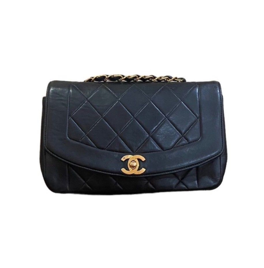 Chanel 22 medium GHW, Luxury, Bags & Wallets on Carousell