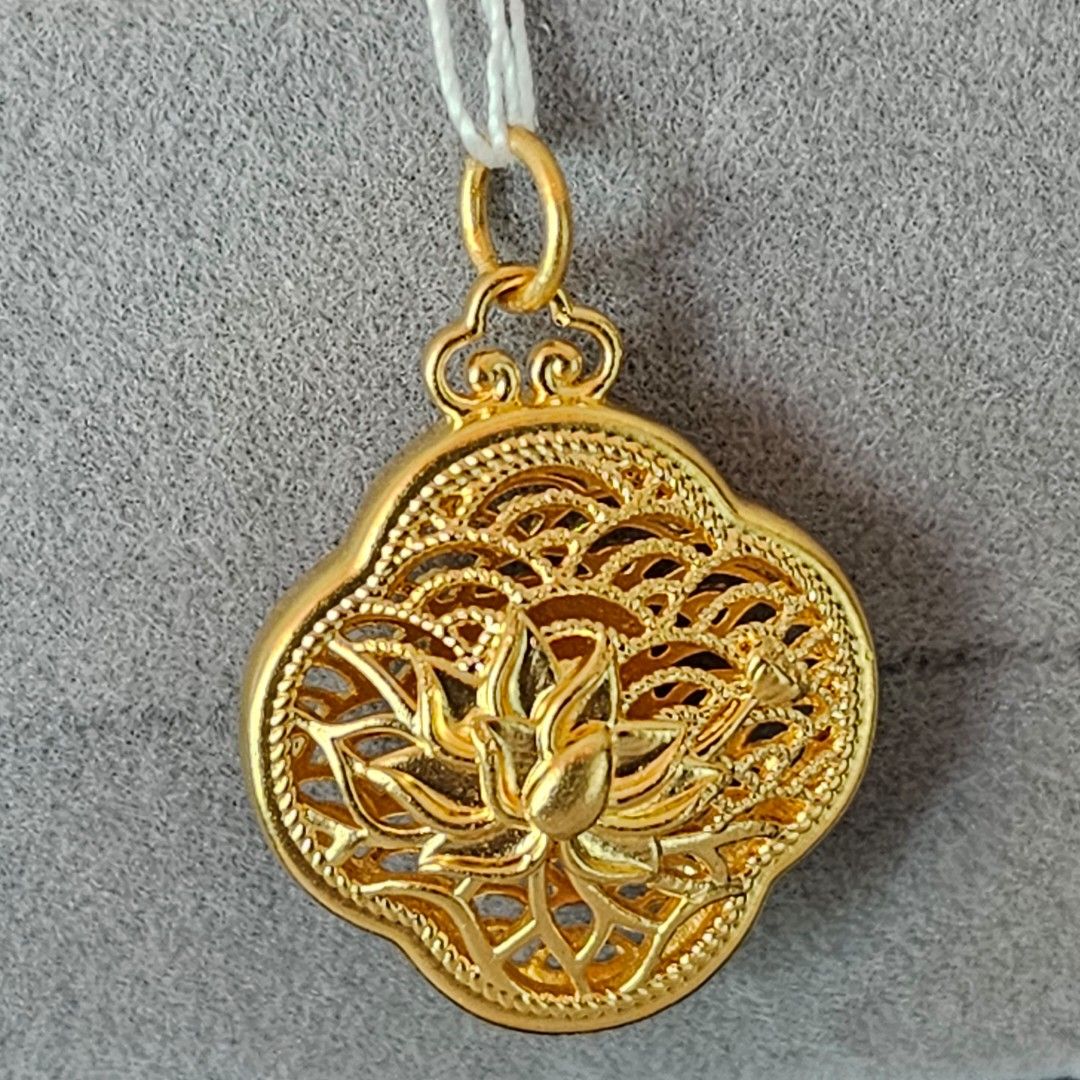 Gold filigree pendant hotsell