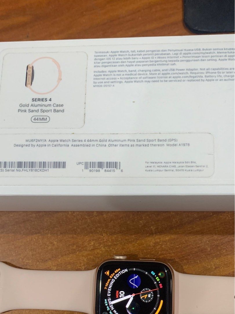 🌟 (9.5/10) Apple Watch Series 4 44mm Gold Pink Sand Sports Band