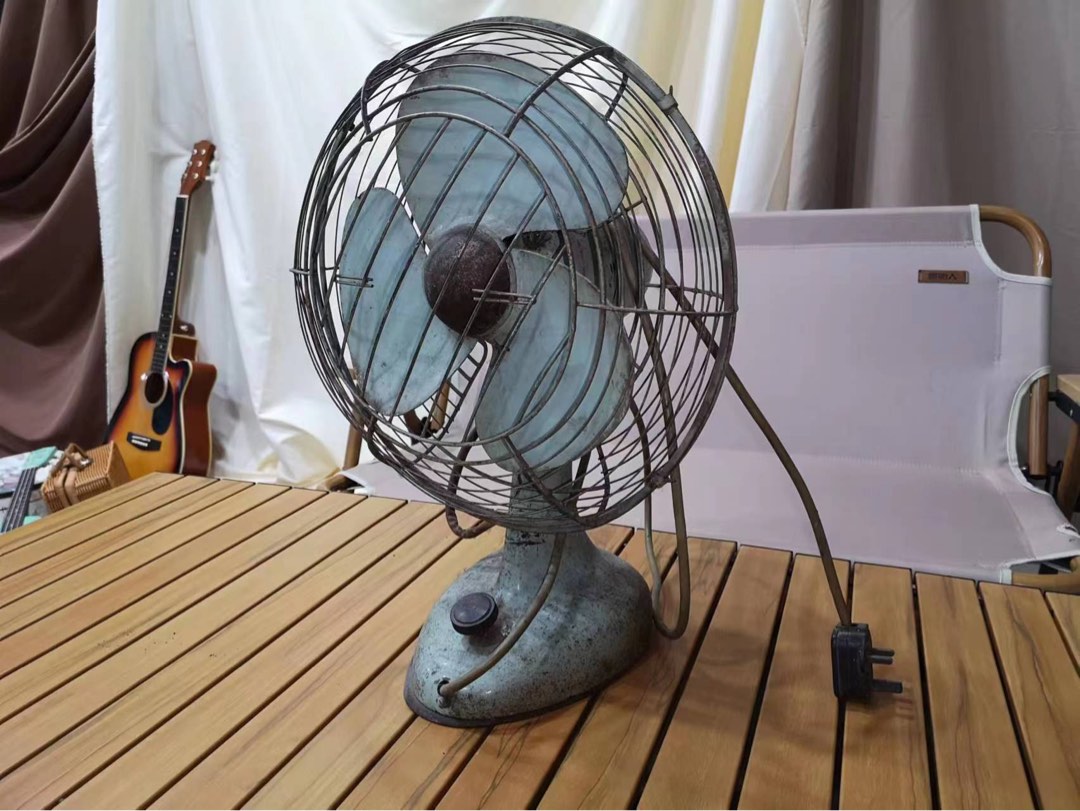 Mini table top fan usha