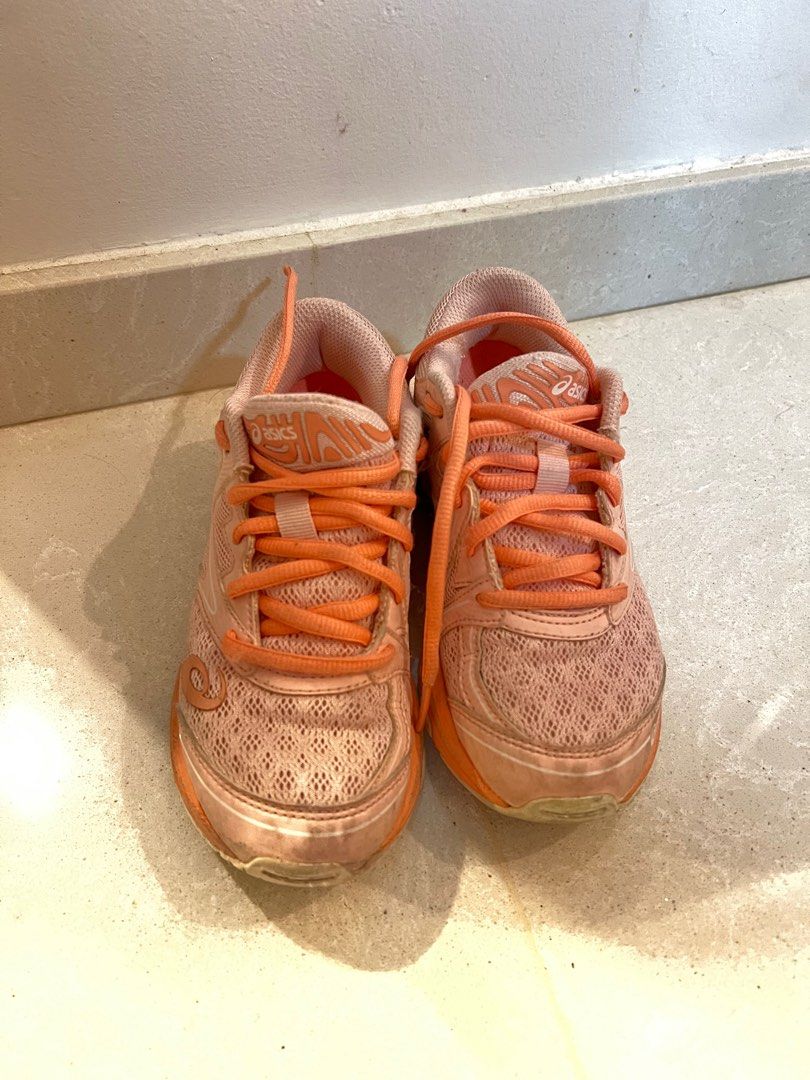 Girls discount brooks shoes