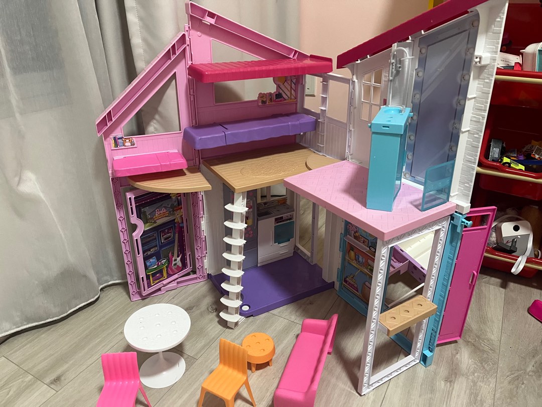 Barbie doll house, Hobbies & Toys, Toys & Games on Carousell