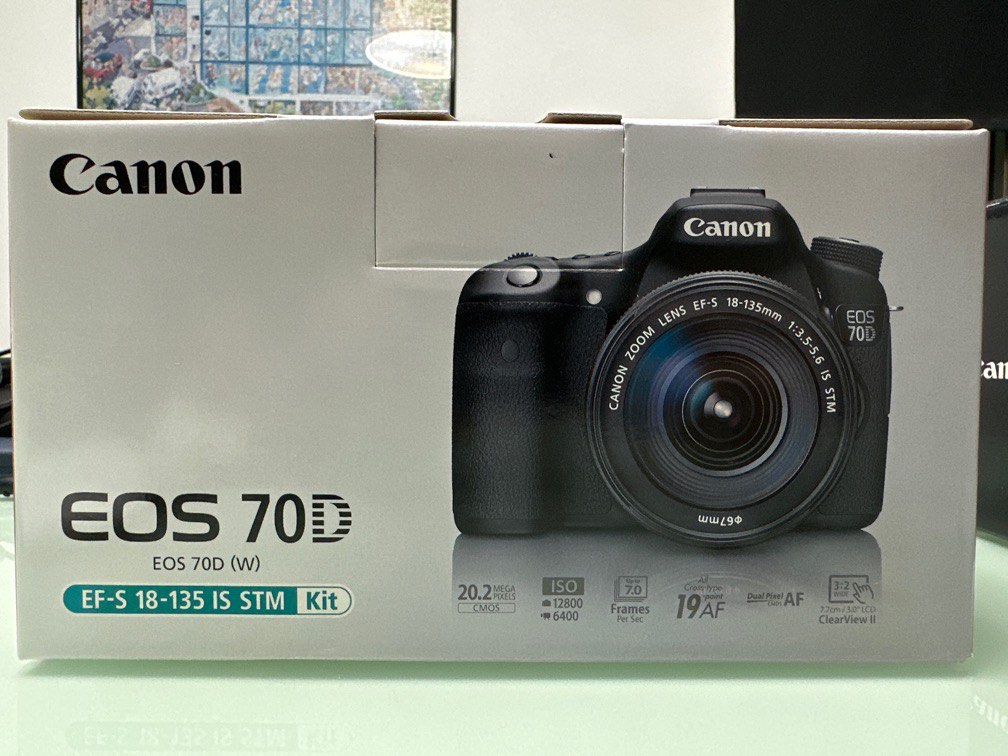Canon EOS 70D (W) + EF-S 18-135 IS STM (includes 3 batteries