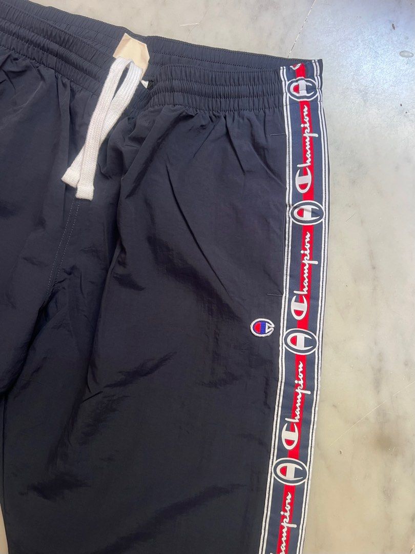 Champion joggers size L Men s Fashion Bottoms Joggers on Carousell