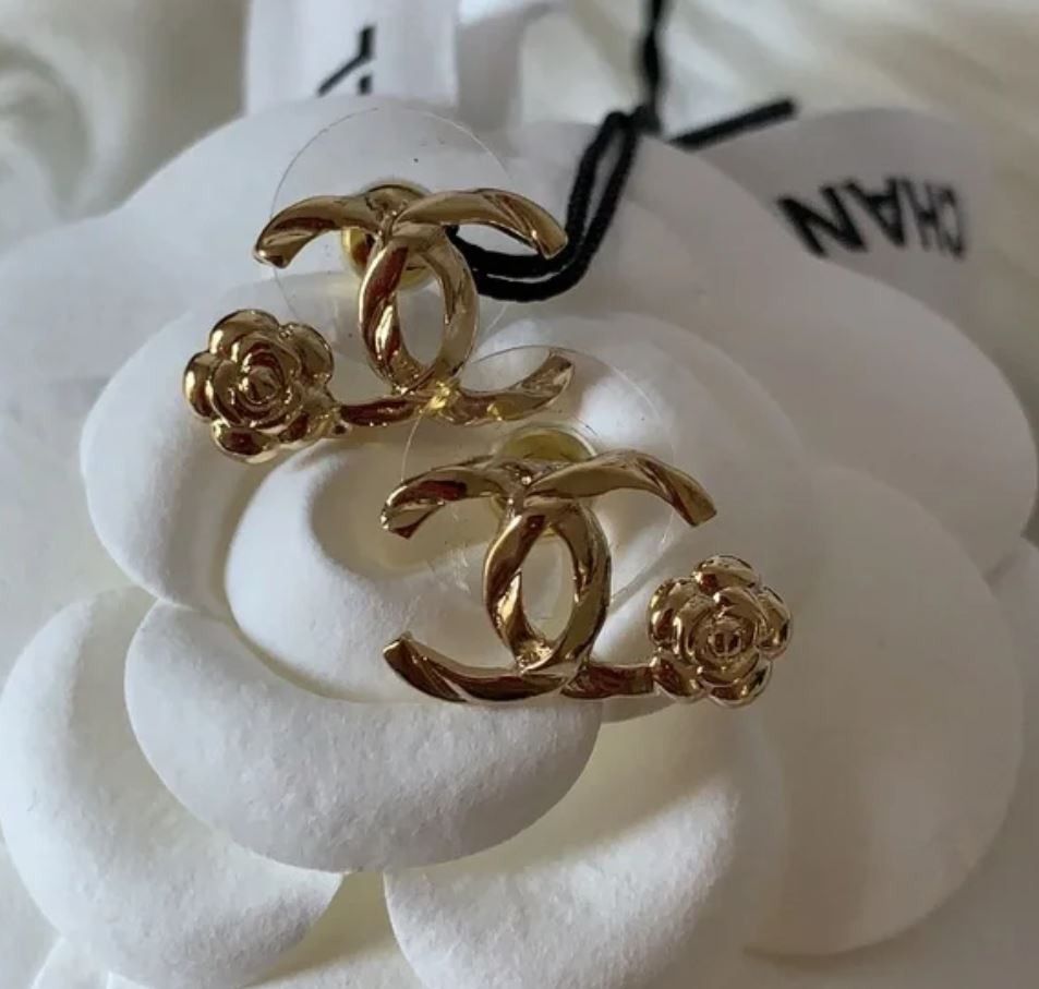 Chanel 22 Camelia CC Logo Earrings in Gold