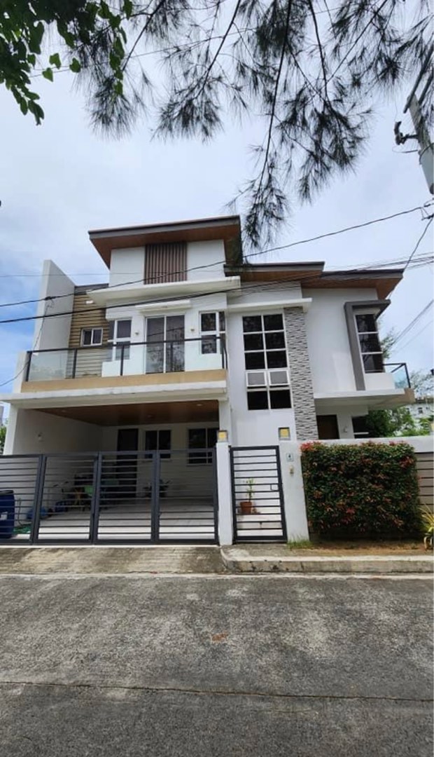 Corner 2Storey House in Greenwoods Executive Village, Pasig/Cainta