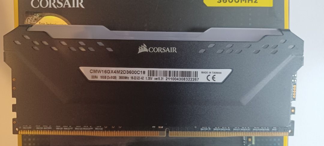 Cmw16gx4m2d3600c18 top