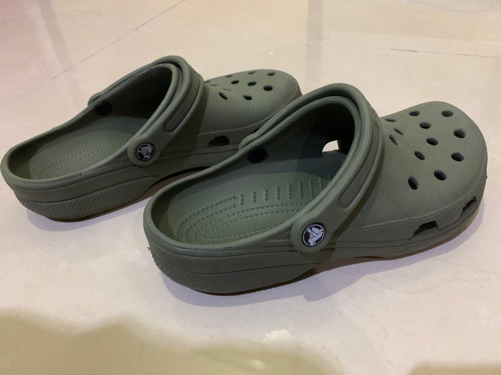 Sage green 2025 crocs