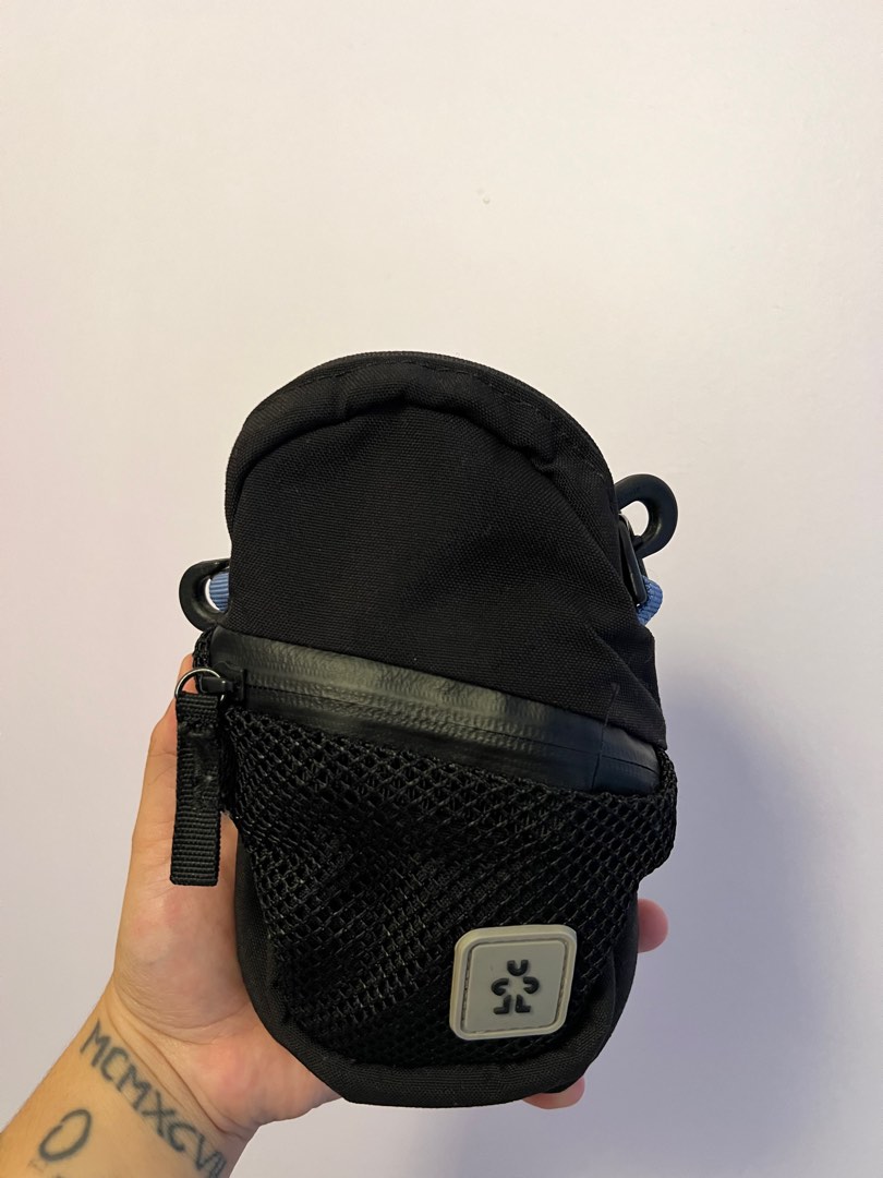 Crumpler pouch on sale